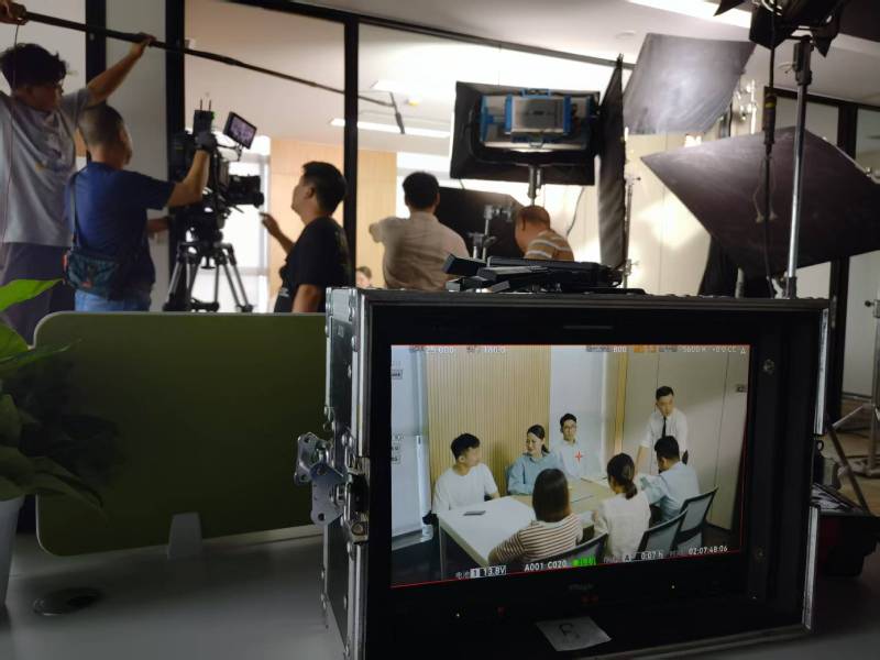 洪雅县TVC拍摄公司：科技产品视觉化大师，诠释未来感与功能美学
